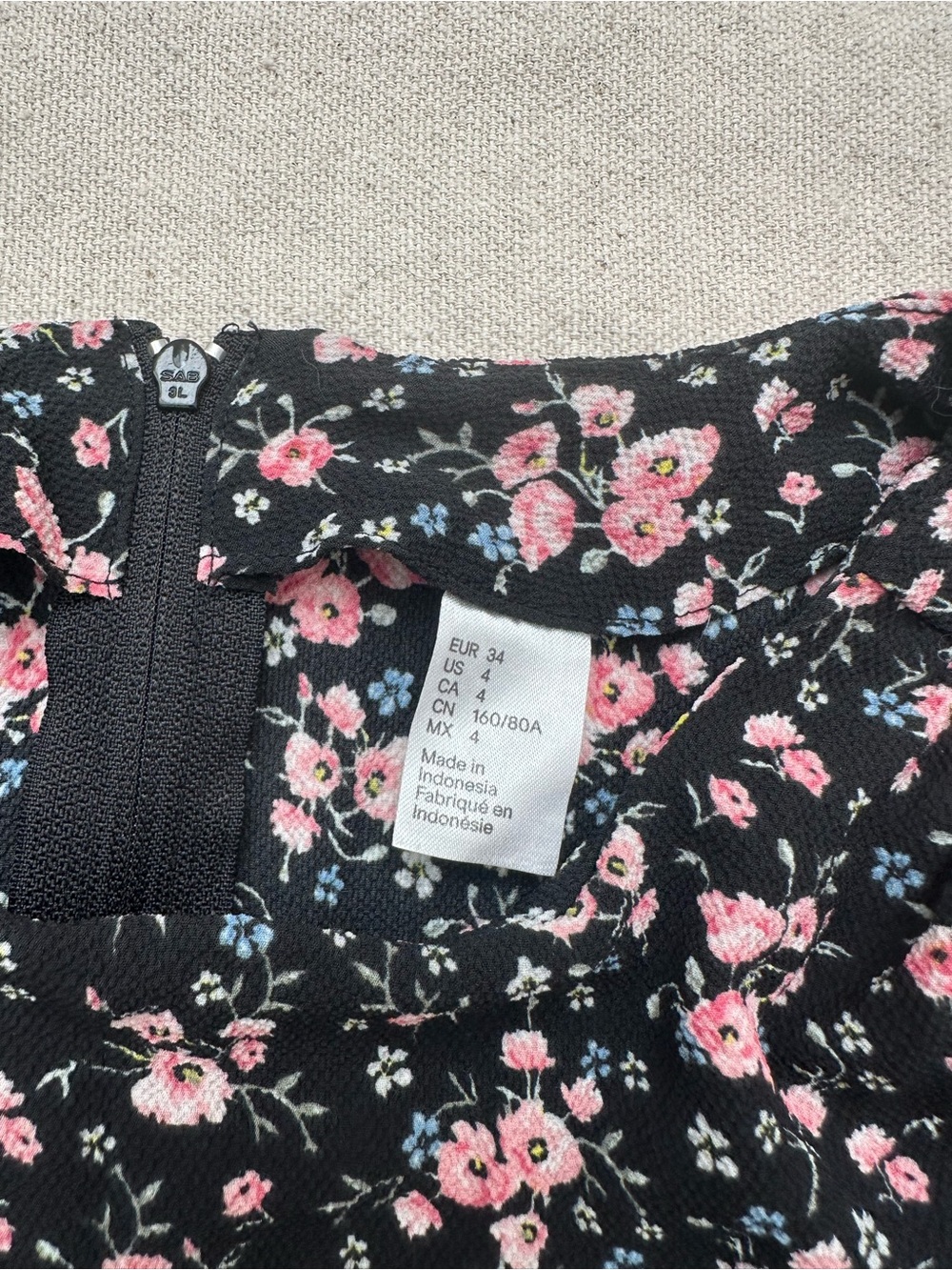 H&M Dainty Floral Ladder Trim 3/4 Bell Sleeve Dress Black Pink 4 - Picture 2 of 10